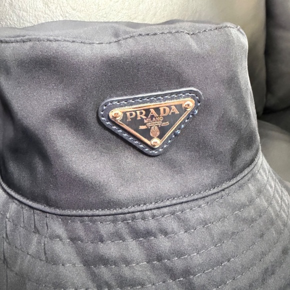 Prada Black Nylon Bucket Hat with Logo Plaque main image 4